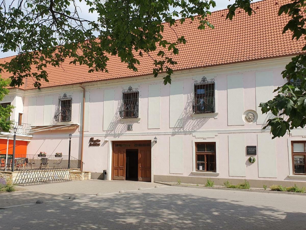 Penzion Sessler *** Trnava Bagian luar foto