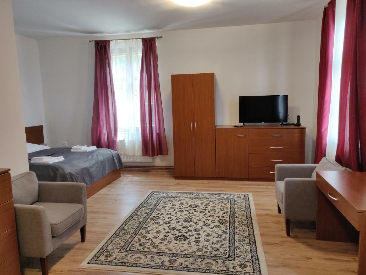 Penzion Sessler *** Trnava Bagian luar foto